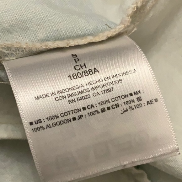 OLD Navy two toned buttoned down shirt. Size S - Picture 6 of 6